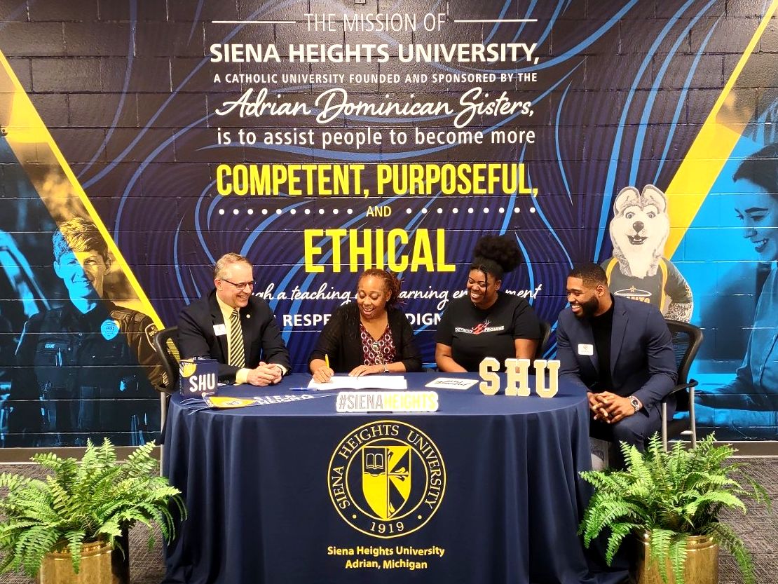 SHU employees signing agreement with Detroit Promise representatives.